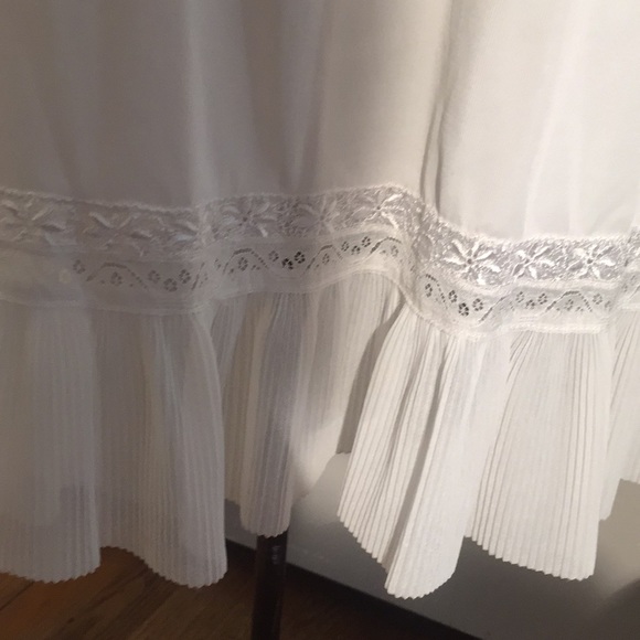 2 vintage slips - Picture 2 of 3